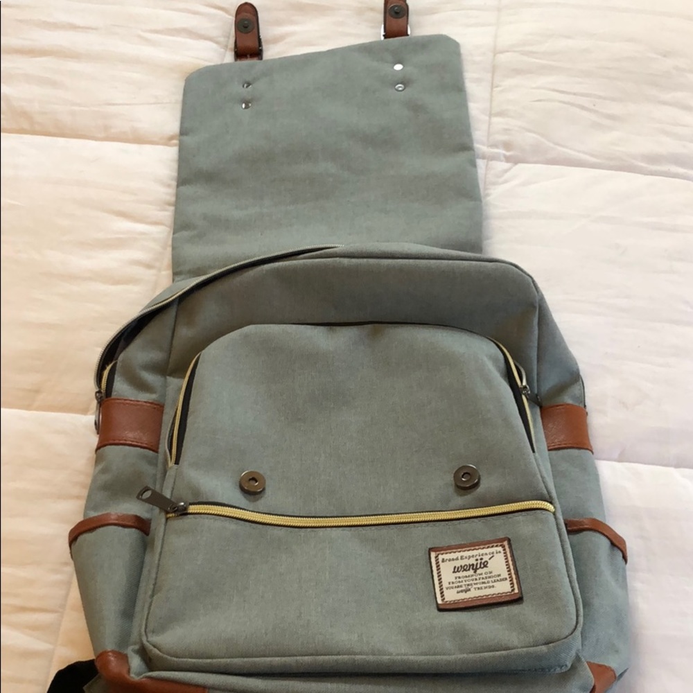 Backpack - Picture 2 of 6